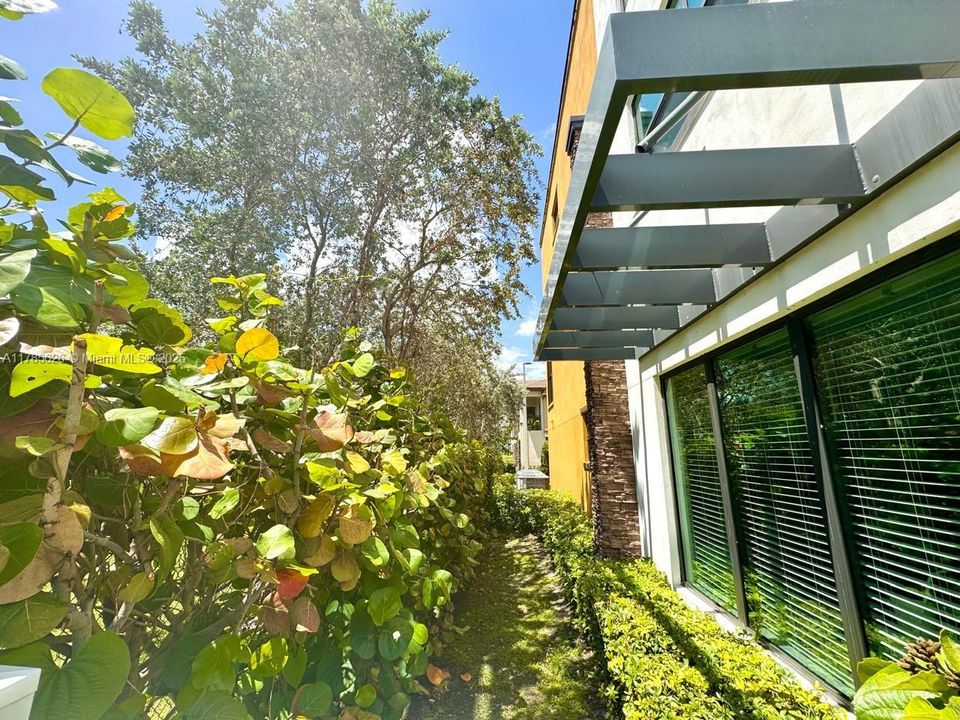 Recently Rented: $4,350 (3 beds, 3 baths, 2701 Square Feet)