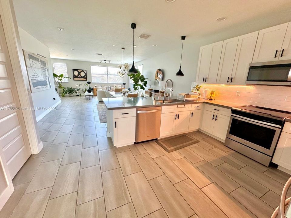 Recently Rented: $4,350 (3 beds, 3 baths, 2701 Square Feet)