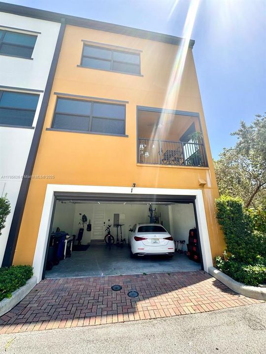 Recently Rented: $4,350 (3 beds, 3 baths, 2701 Square Feet)