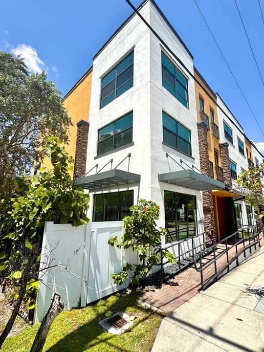 Recently Rented: $4,350 (3 beds, 3 baths, 2701 Square Feet)