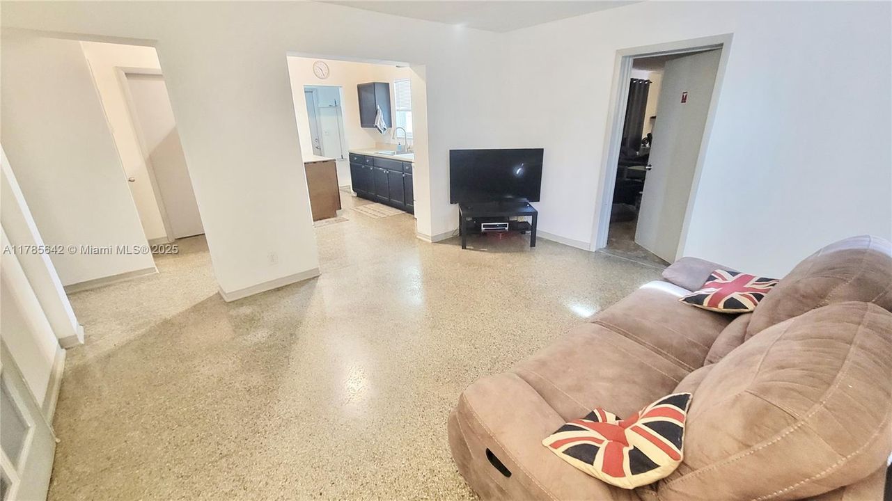 Vendido Recientemente: $390,000 (2 camas, 1 baños, 1129 Pies cuadrados)