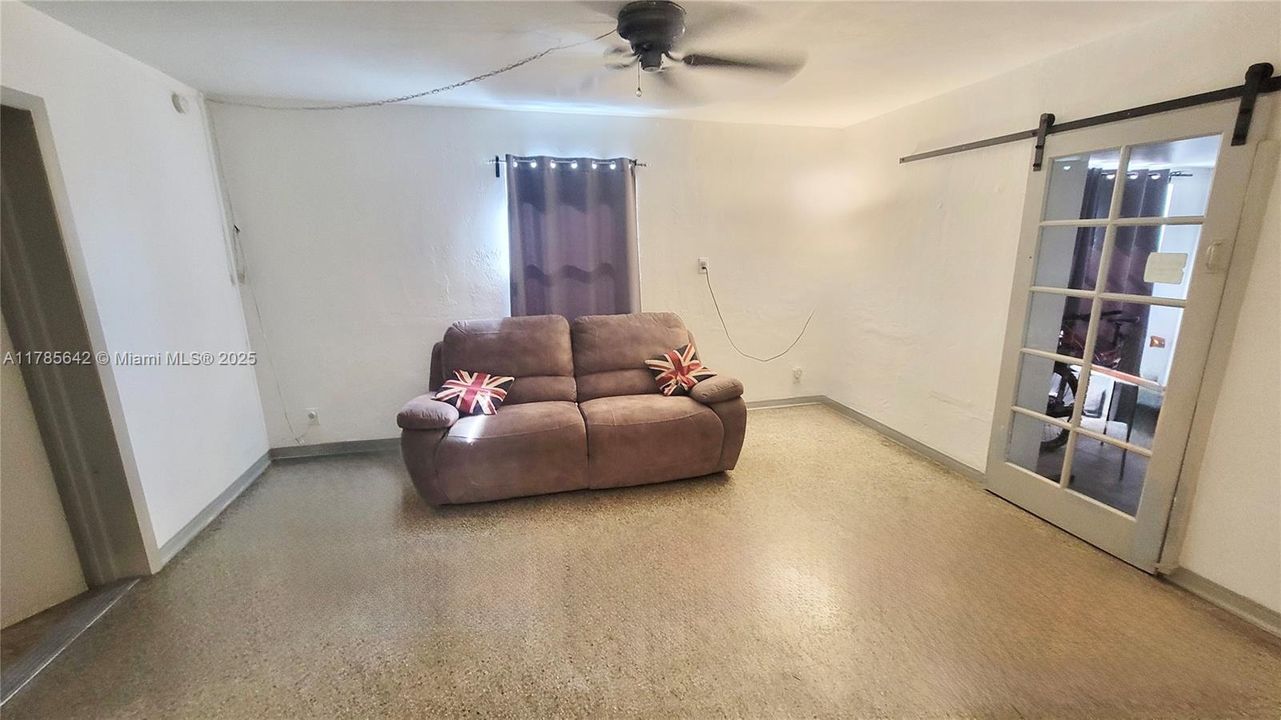 Vendido Recientemente: $390,000 (2 camas, 1 baños, 1129 Pies cuadrados)