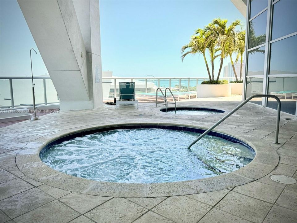 待售: $699,000 (2 贝兹, 2 浴室, 1220 平方英尺)