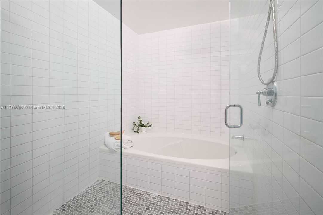 待售: $699,000 (2 贝兹, 2 浴室, 1220 平方英尺)