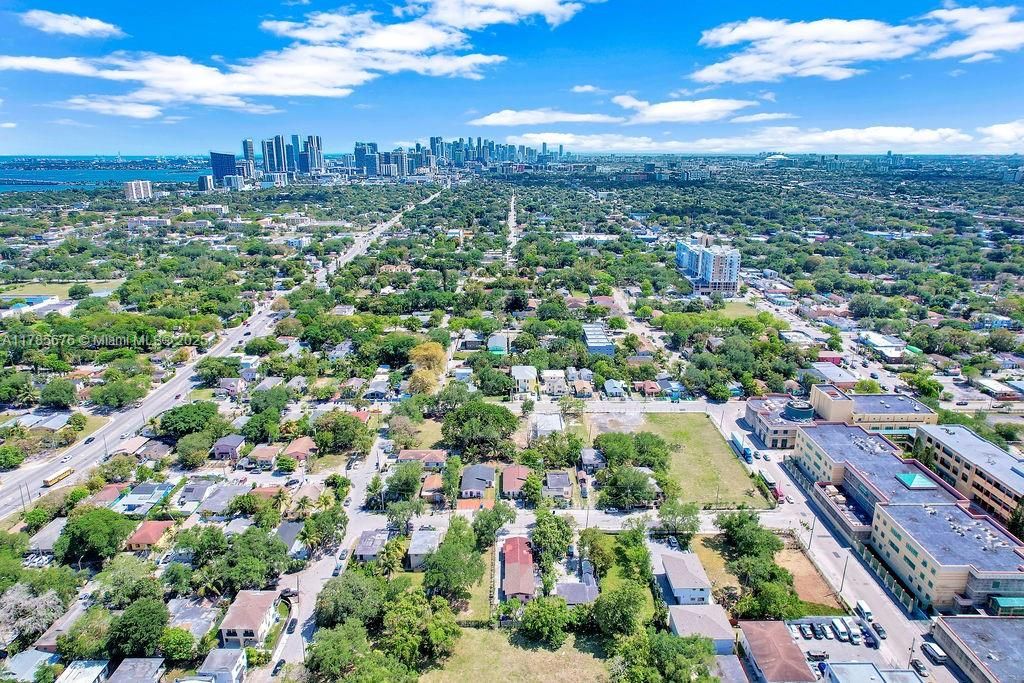 Recientemente alquilado: $3,900 (4 camas, 2 baños, 1710 Pies cuadrados)