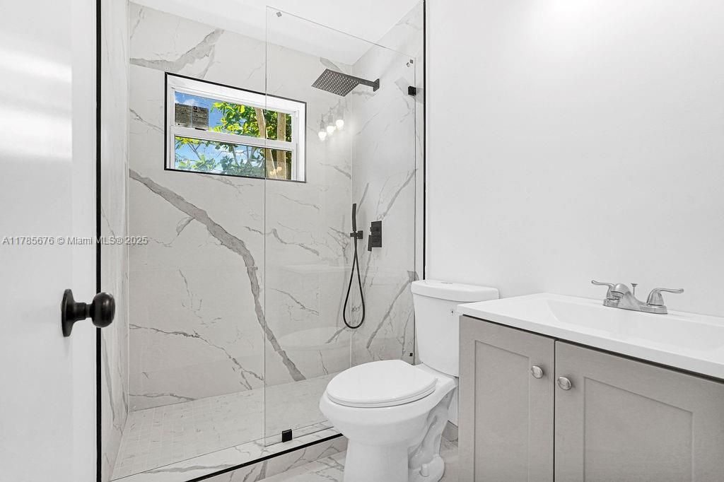 Recientemente alquilado: $3,900 (4 camas, 2 baños, 1710 Pies cuadrados)