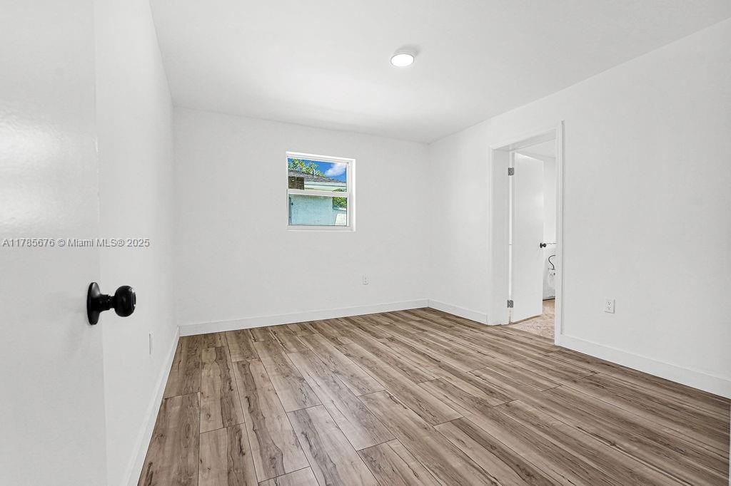 Recientemente alquilado: $3,900 (4 camas, 2 baños, 1710 Pies cuadrados)