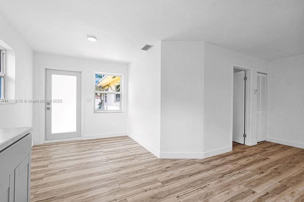 Recientemente alquilado: $3,900 (4 camas, 2 baños, 1710 Pies cuadrados)