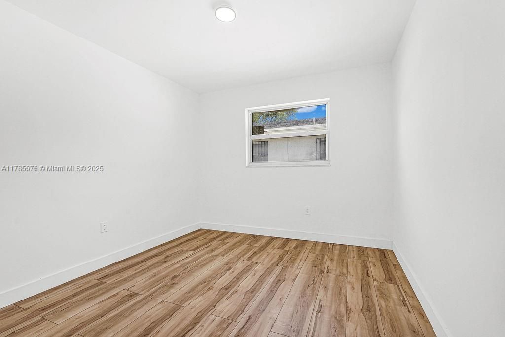 Recientemente alquilado: $3,900 (4 camas, 2 baños, 1710 Pies cuadrados)