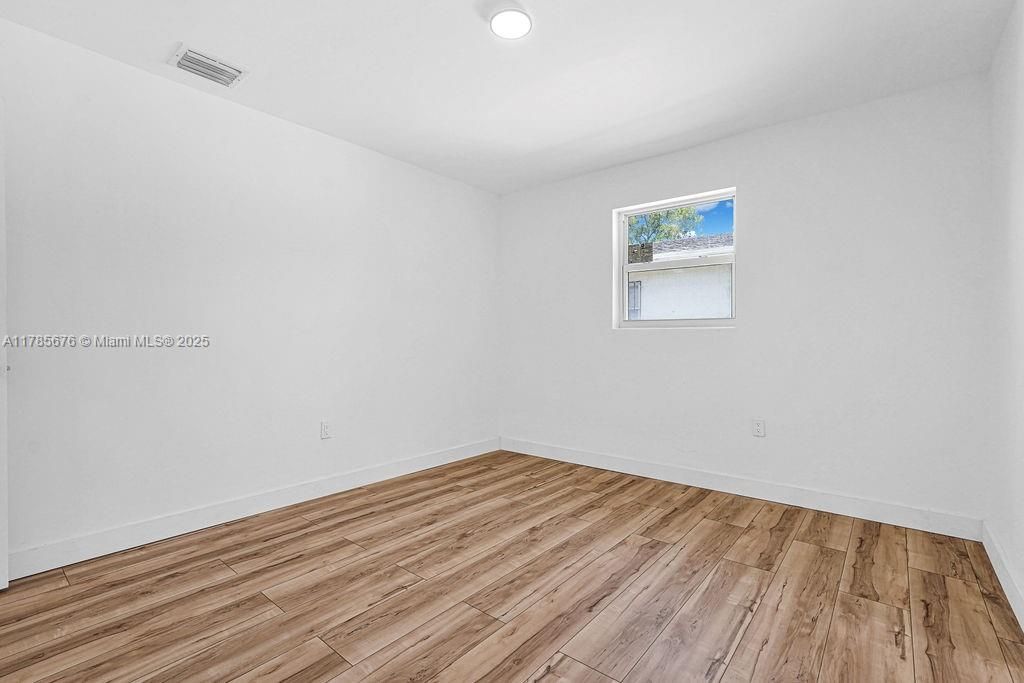 Recientemente alquilado: $3,900 (4 camas, 2 baños, 1710 Pies cuadrados)