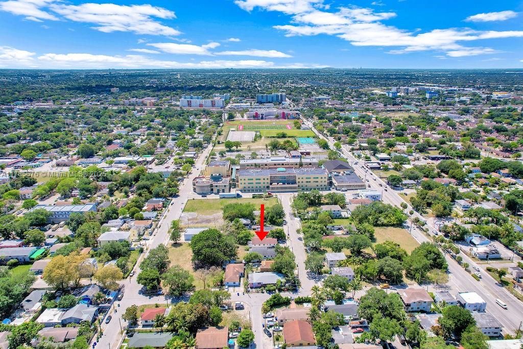 Recientemente alquilado: $3,900 (4 camas, 2 baños, 1710 Pies cuadrados)