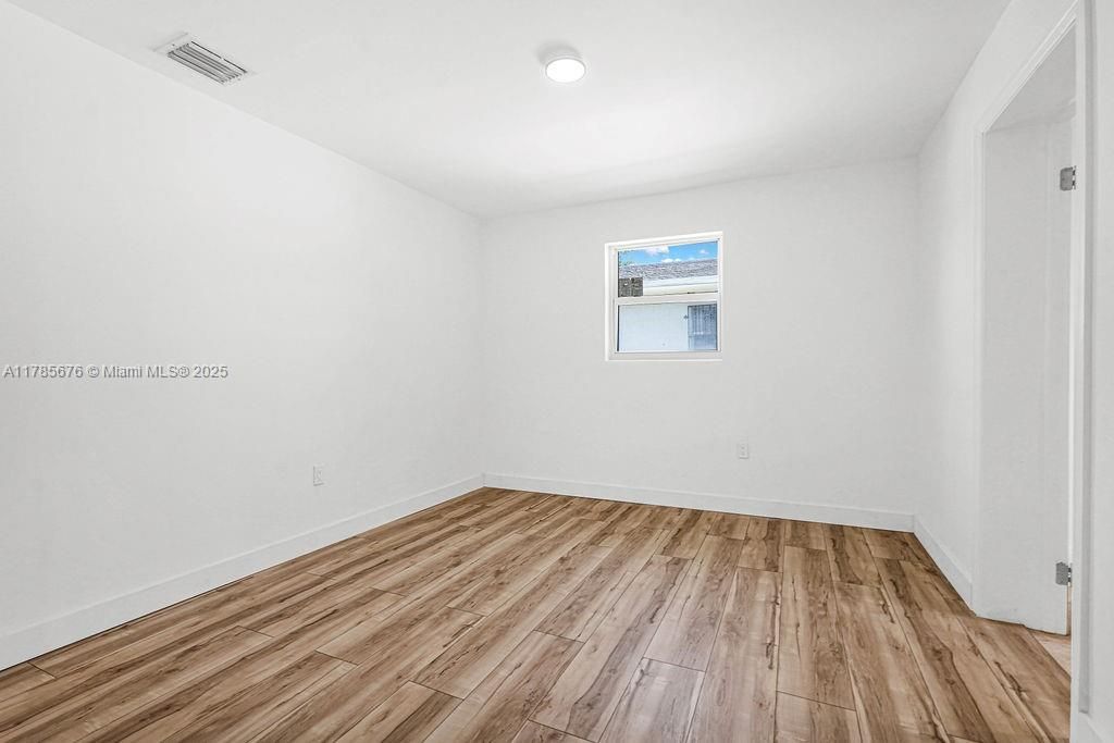 Recientemente alquilado: $3,900 (4 camas, 2 baños, 1710 Pies cuadrados)