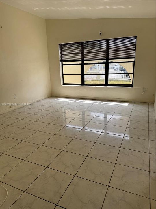 Vendido Recientemente: $435,000 (3 camas, 1 baños, 1214 Pies cuadrados)