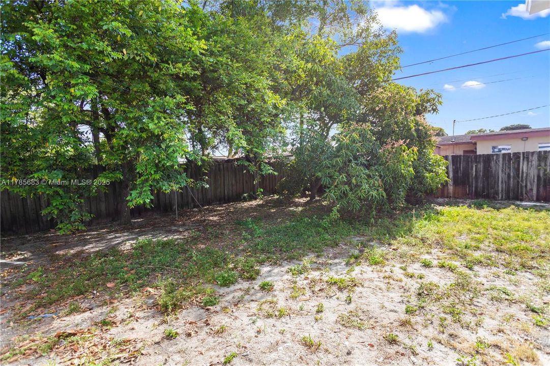 Vendido Recientemente: $590,000 (4 camas, 2 baños, 1482 Pies cuadrados)