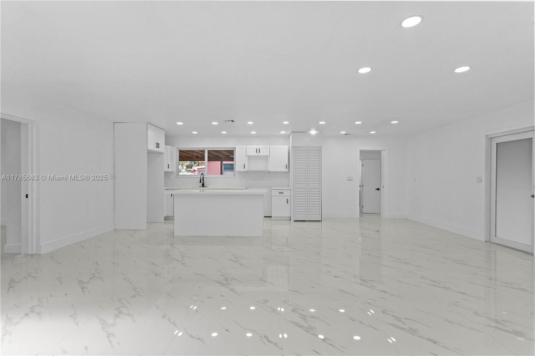 Vendido Recientemente: $590,000 (4 camas, 2 baños, 1482 Pies cuadrados)