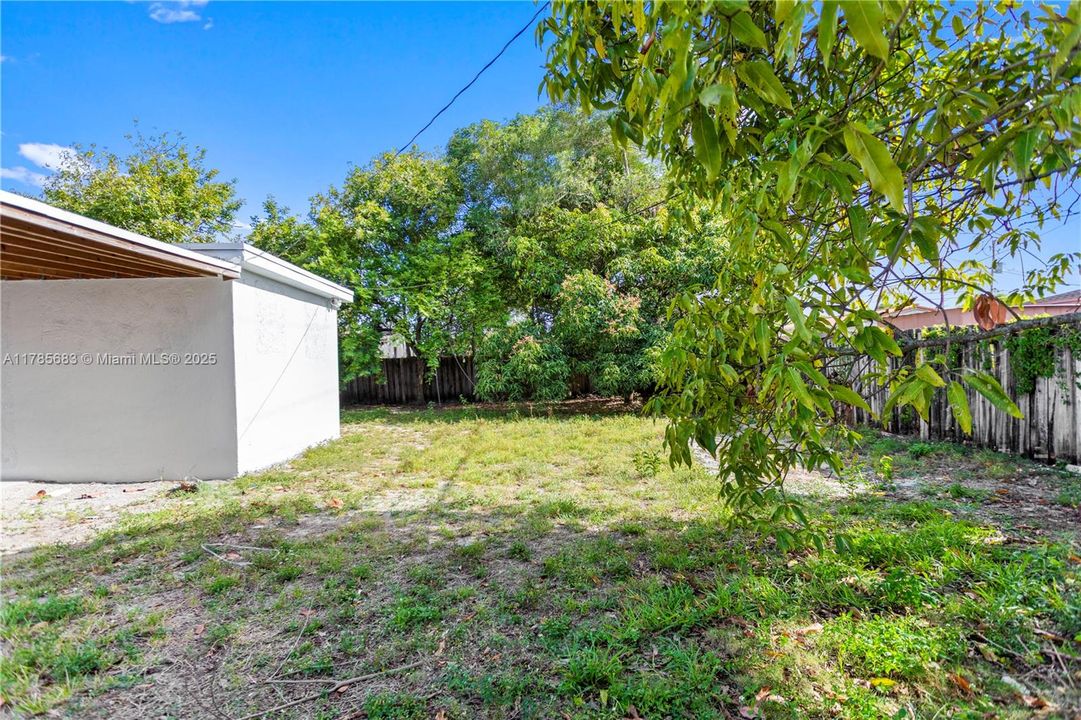 Vendido Recientemente: $590,000 (4 camas, 2 baños, 1482 Pies cuadrados)