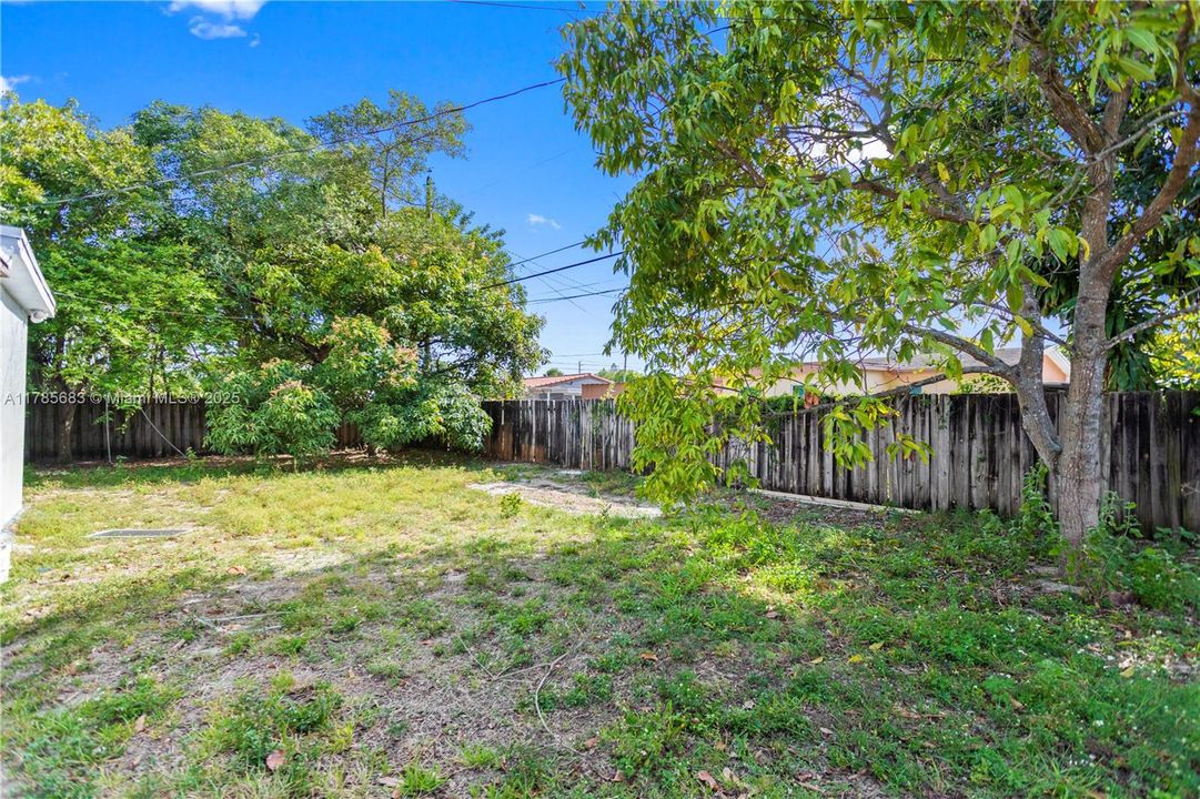 Vendido Recientemente: $590,000 (4 camas, 2 baños, 1482 Pies cuadrados)