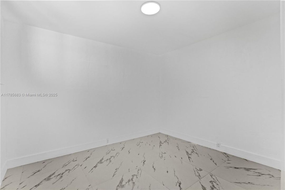 Vendido Recientemente: $590,000 (4 camas, 2 baños, 1482 Pies cuadrados)