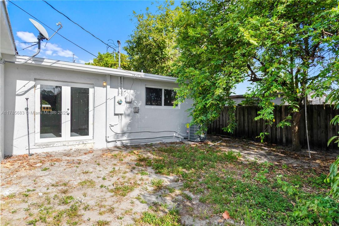 Vendido Recientemente: $590,000 (4 camas, 2 baños, 1482 Pies cuadrados)