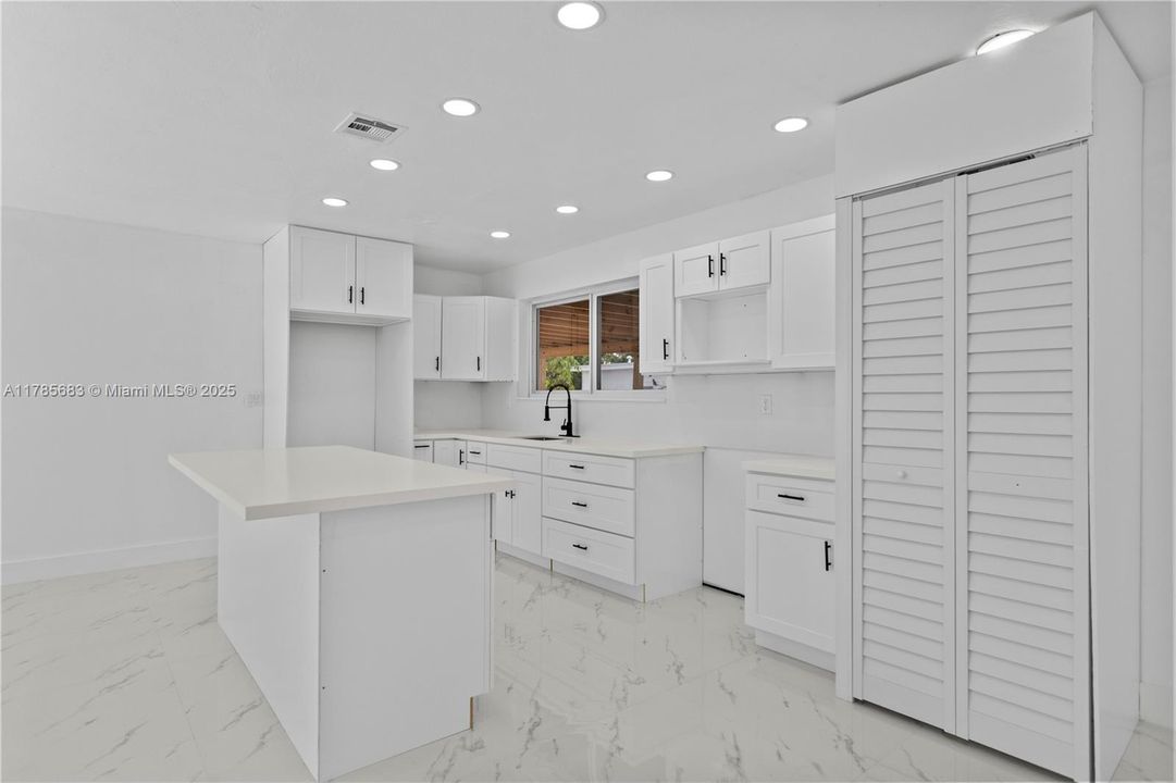 Vendido Recientemente: $590,000 (4 camas, 2 baños, 1482 Pies cuadrados)