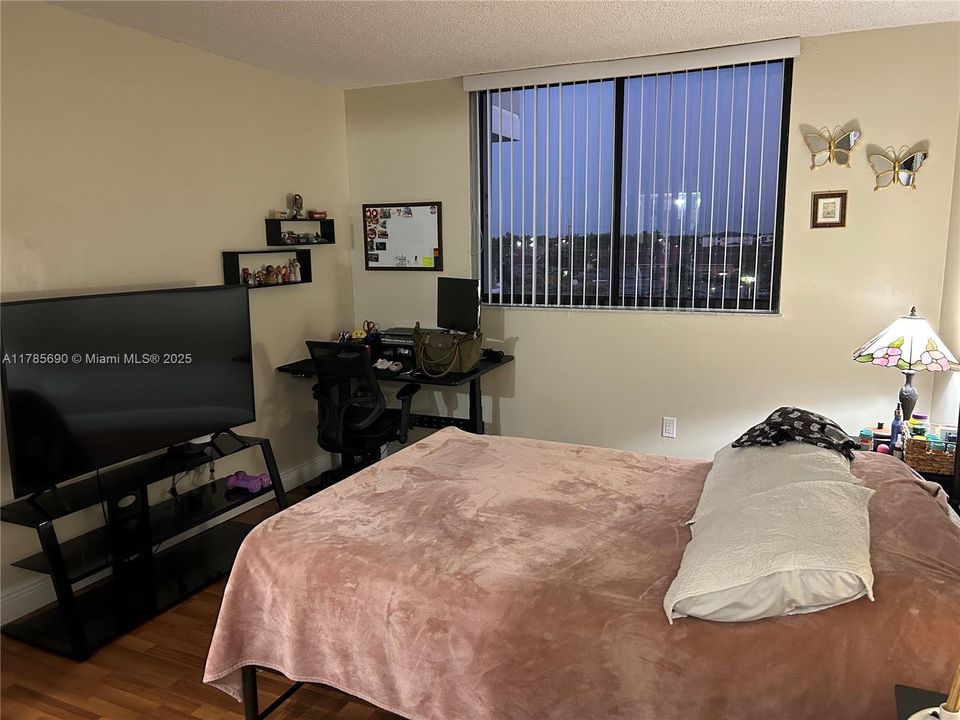 最近售出: $265,000 (2 贝兹, 2 浴室, 1012 平方英尺)