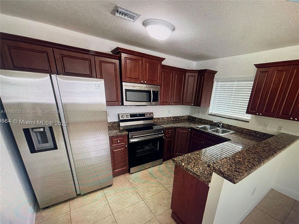 最近租的: $2,850 (3 贝兹, 2 浴室, 2680 平方英尺)