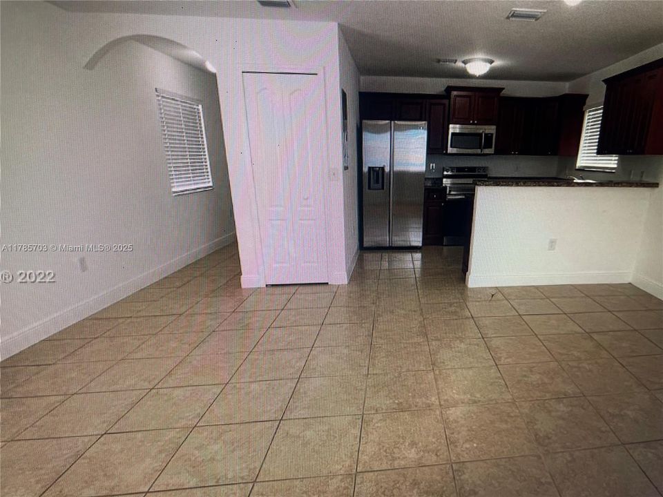 最近租的: $2,850 (3 贝兹, 2 浴室, 2680 平方英尺)