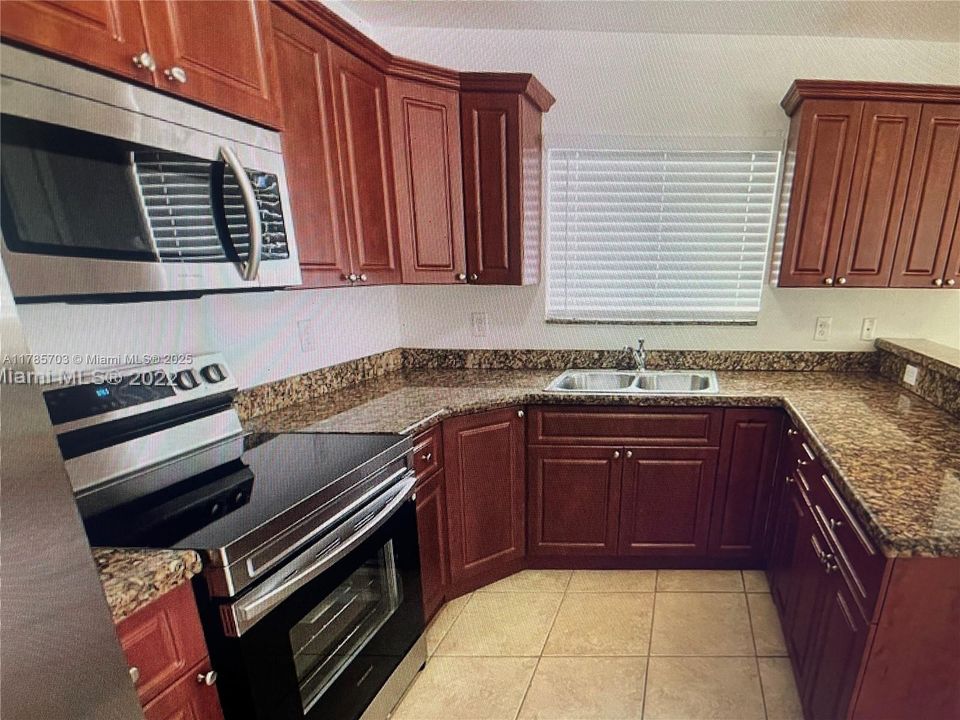 最近租的: $2,850 (3 贝兹, 2 浴室, 2680 平方英尺)