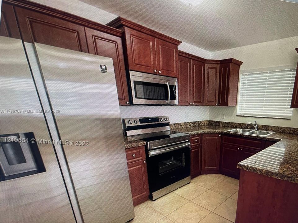 最近租的: $2,850 (3 贝兹, 2 浴室, 2680 平方英尺)