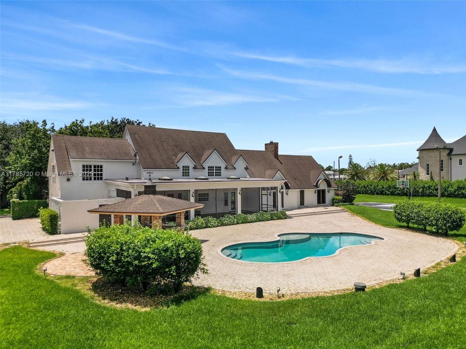 For Sale: $5,800,000 (5 beds, 5 baths, 5424 Square Feet)