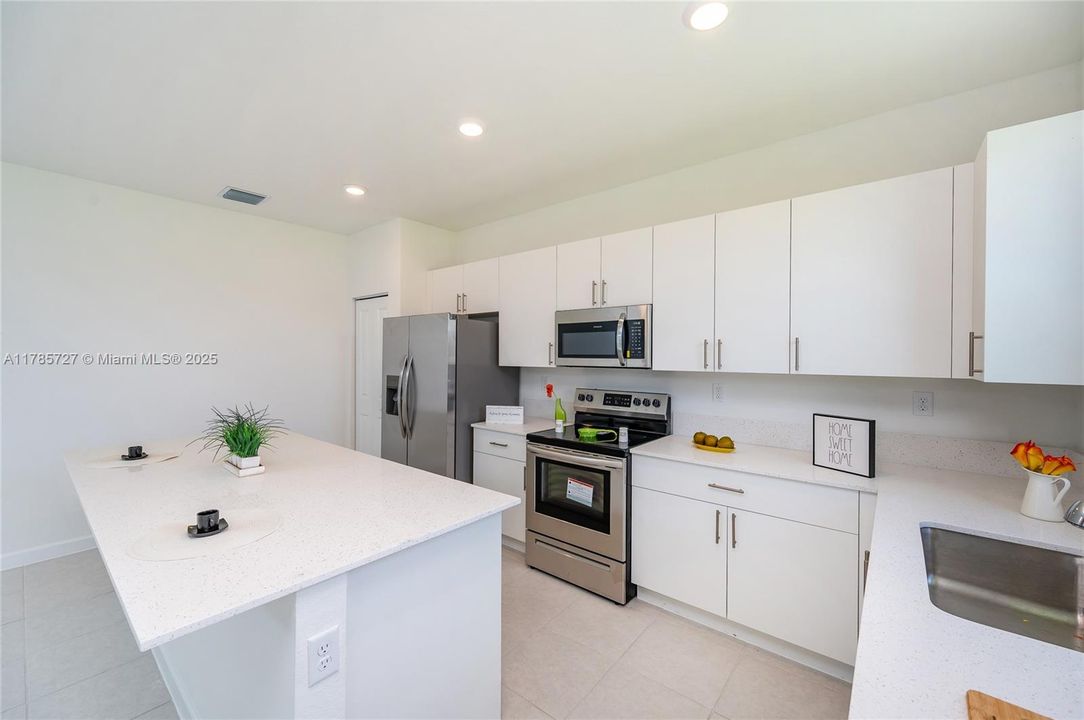 Недавно арендовано: $3,900 (3 спален, 2 ванн, 2086 Квадратных фут)