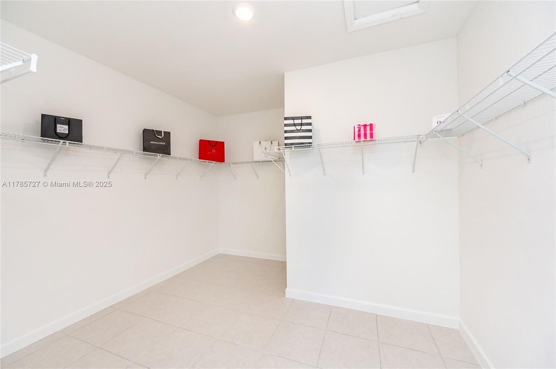 Недавно арендовано: $3,900 (3 спален, 2 ванн, 2086 Квадратных фут)