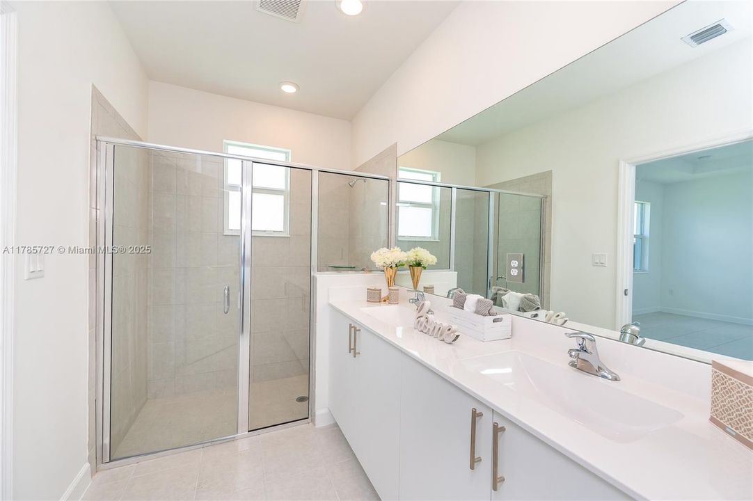 Недавно арендовано: $3,900 (3 спален, 2 ванн, 2086 Квадратных фут)