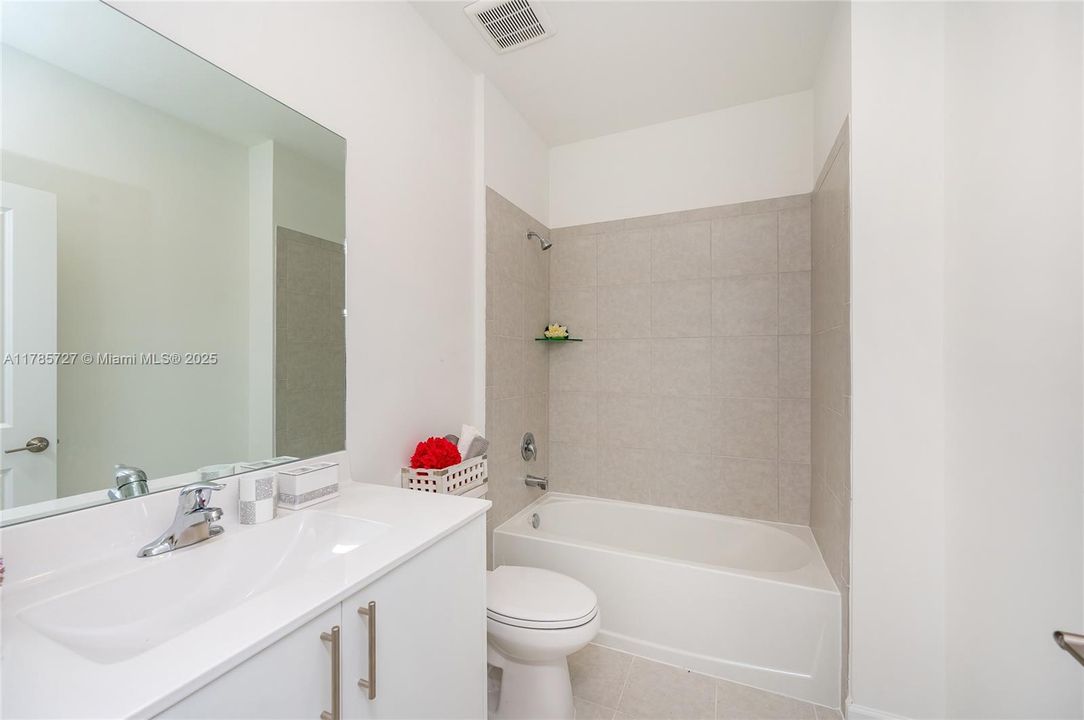 Недавно арендовано: $3,900 (3 спален, 2 ванн, 2086 Квадратных фут)