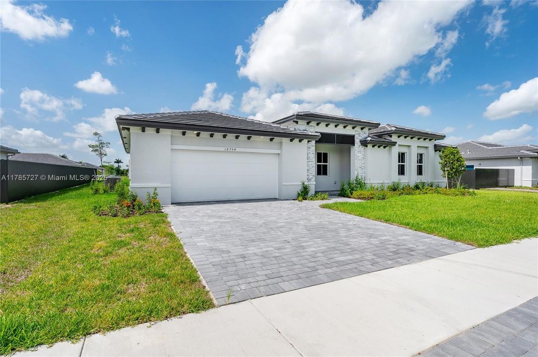 Недавно арендовано: $3,900 (3 спален, 2 ванн, 2086 Квадратных фут)