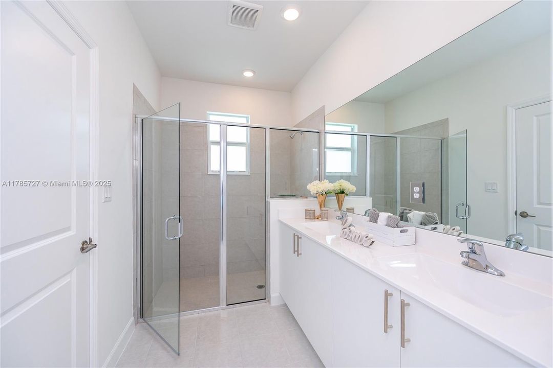 Недавно арендовано: $3,900 (3 спален, 2 ванн, 2086 Квадратных фут)