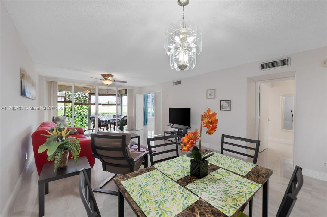 На продажу: $250,000 (2 спален, 2 ванн, 1100 Квадратных фут)