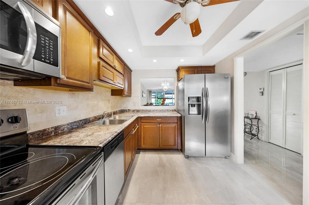 На продажу: $250,000 (2 спален, 2 ванн, 1100 Квадратных фут)