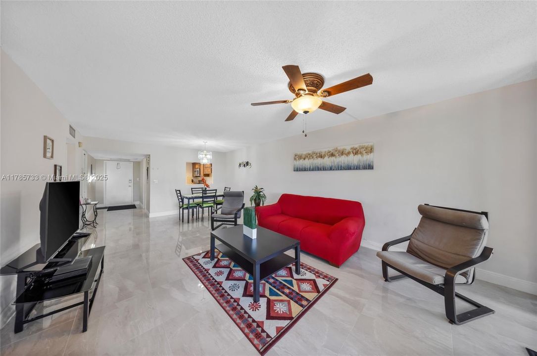 На продажу: $250,000 (2 спален, 2 ванн, 1100 Квадратных фут)