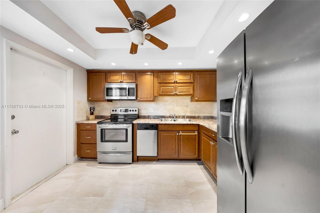 На продажу: $250,000 (2 спален, 2 ванн, 1100 Квадратных фут)