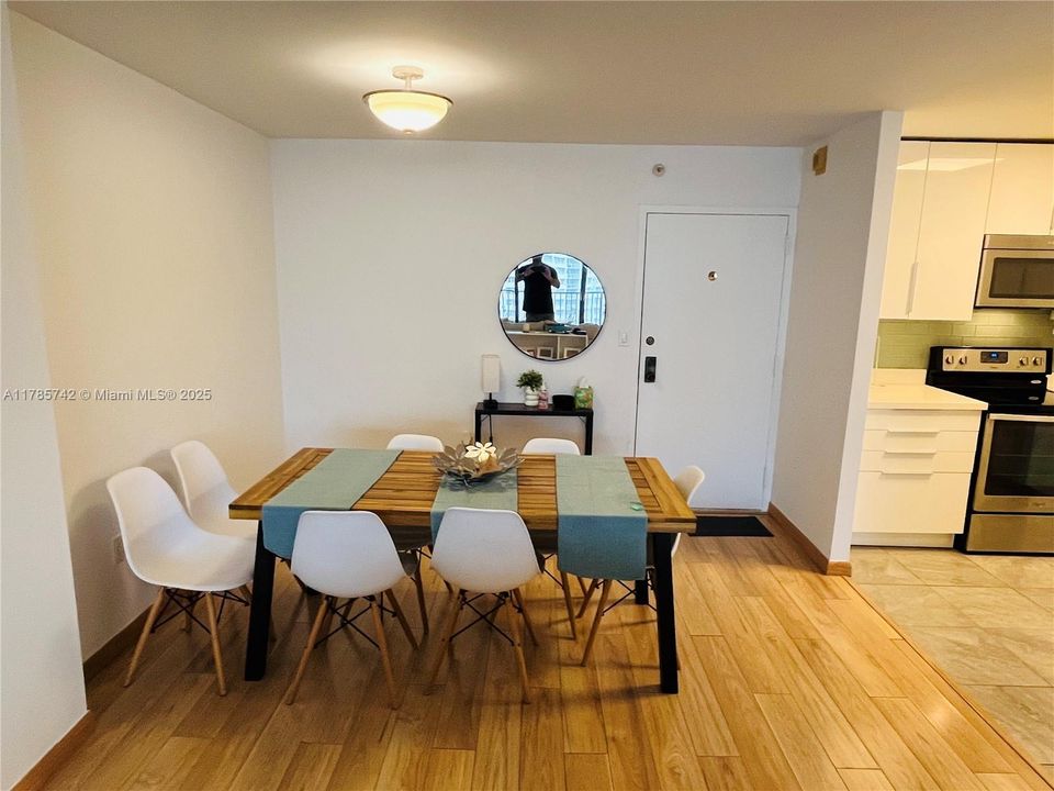 最近租的: $3,495 (2 贝兹, 2 浴室, 1030 平方英尺)