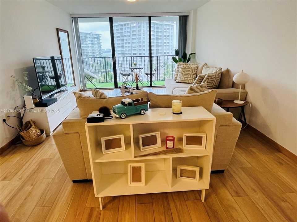 最近租的: $3,495 (2 贝兹, 2 浴室, 1030 平方英尺)