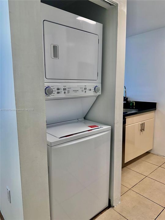 最近租的: $2,600 (1 贝兹, 1 浴室, 600 平方英尺)