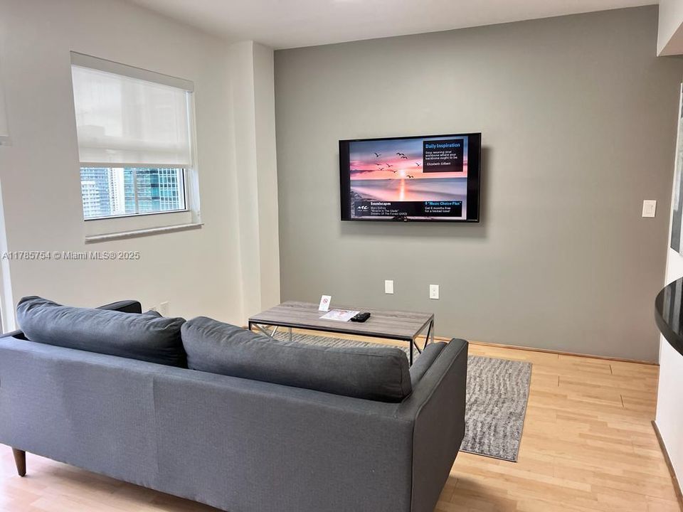 最近租的: $2,600 (1 贝兹, 1 浴室, 600 平方英尺)