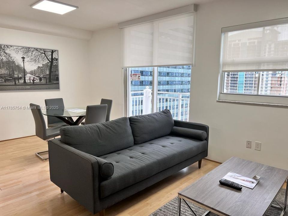 最近租的: $2,600 (1 贝兹, 1 浴室, 600 平方英尺)