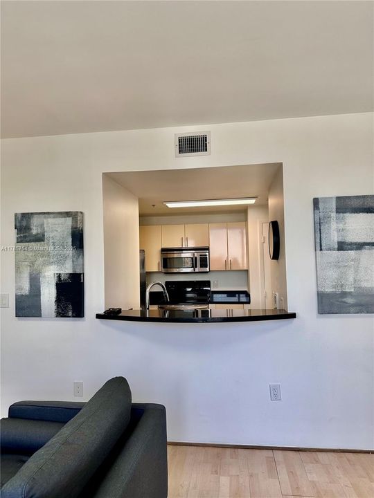 最近租的: $2,600 (1 贝兹, 1 浴室, 600 平方英尺)