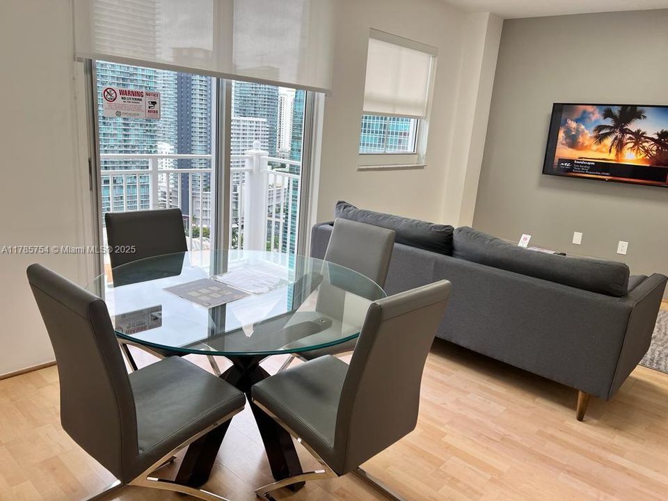 最近租的: $2,600 (1 贝兹, 1 浴室, 600 平方英尺)