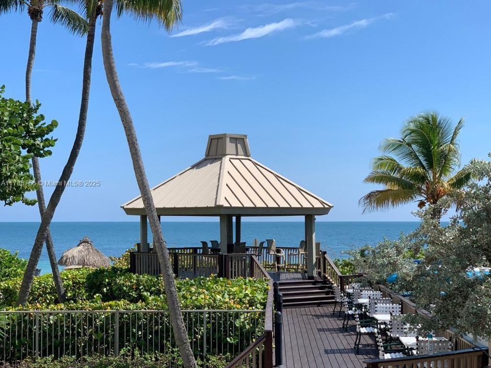 For Sale: $1,195,000 (2 beds, 2 baths, 1409 Square Feet)