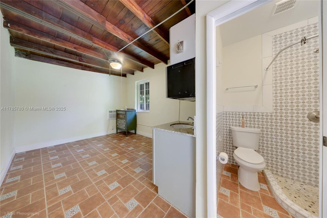 最近租的: $8,500 (4 贝兹, 3 浴室, 2350 平方英尺)