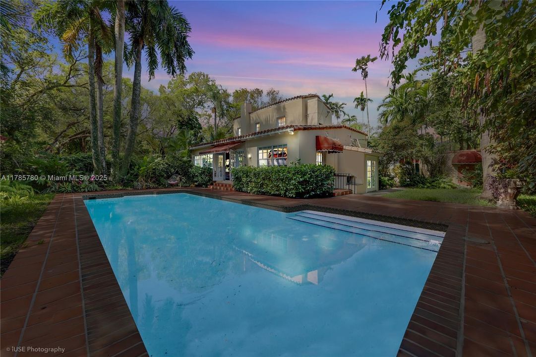 最近租的: $8,500 (4 贝兹, 3 浴室, 2350 平方英尺)